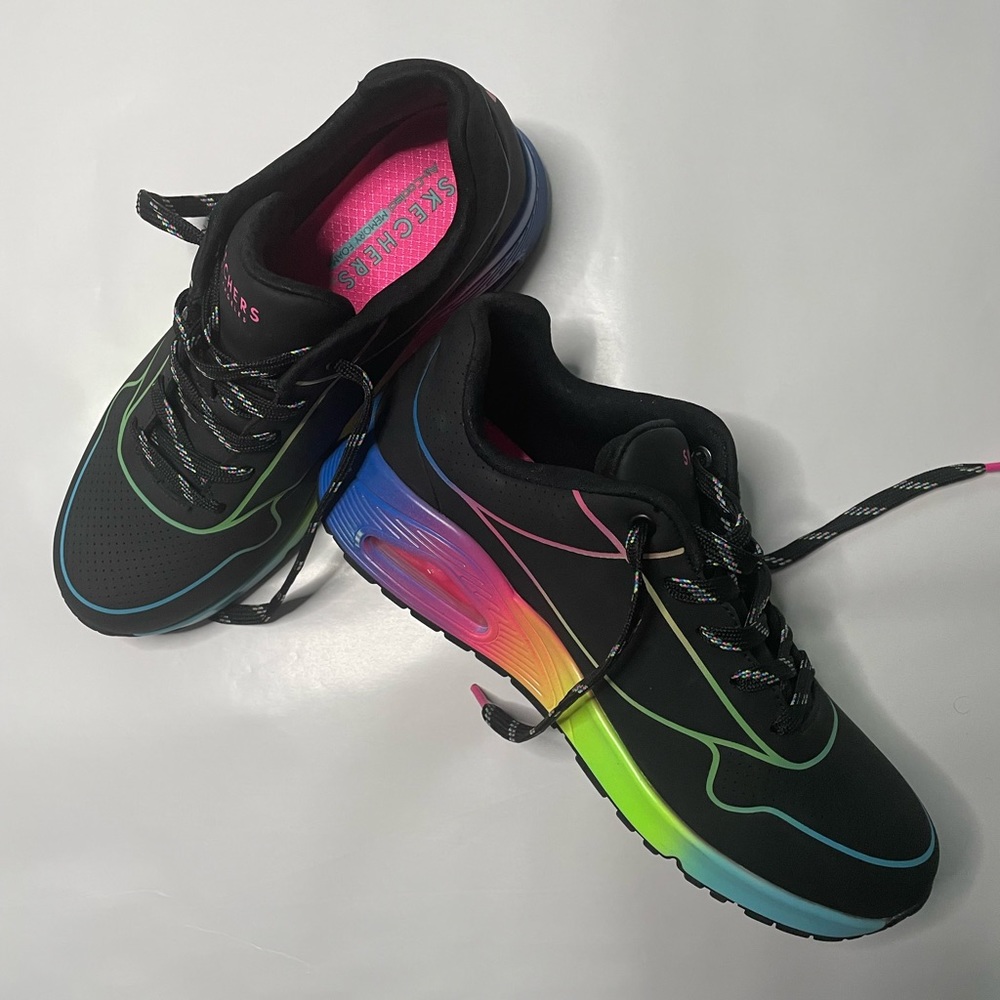 Sketcher tennis shoes- like brand new! Size 9